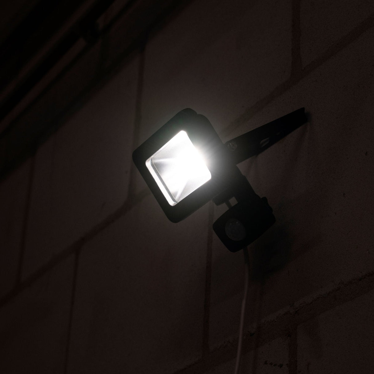 Projecteur LED blanc froid 4000 K avec détecteur de mouvement - 10 W 1100 lumens - IP44