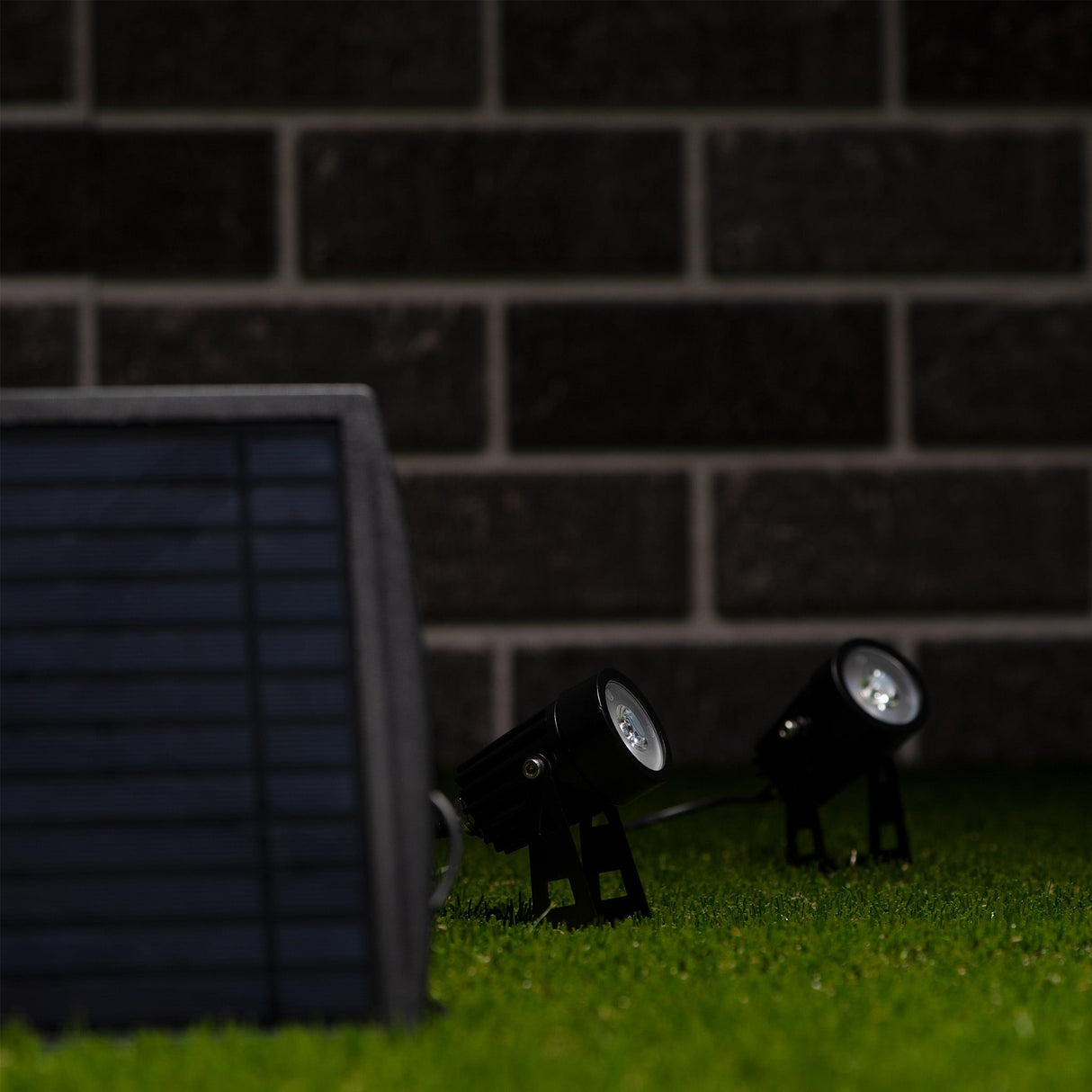 LED Solar Tuinspot 140 Lumen - Warmwit 3000K - IP65 - 2 Stuks - Zonnepaneel