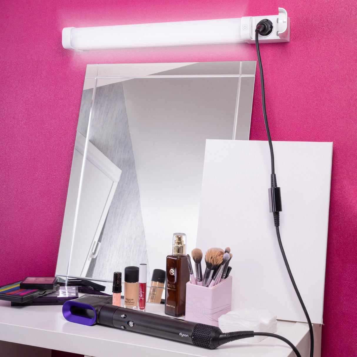 Réglette LED avec prise 60cm 1700 lumens - 15W - Dimmable - 3 couleurs de lumière - IP44 Salle de bains