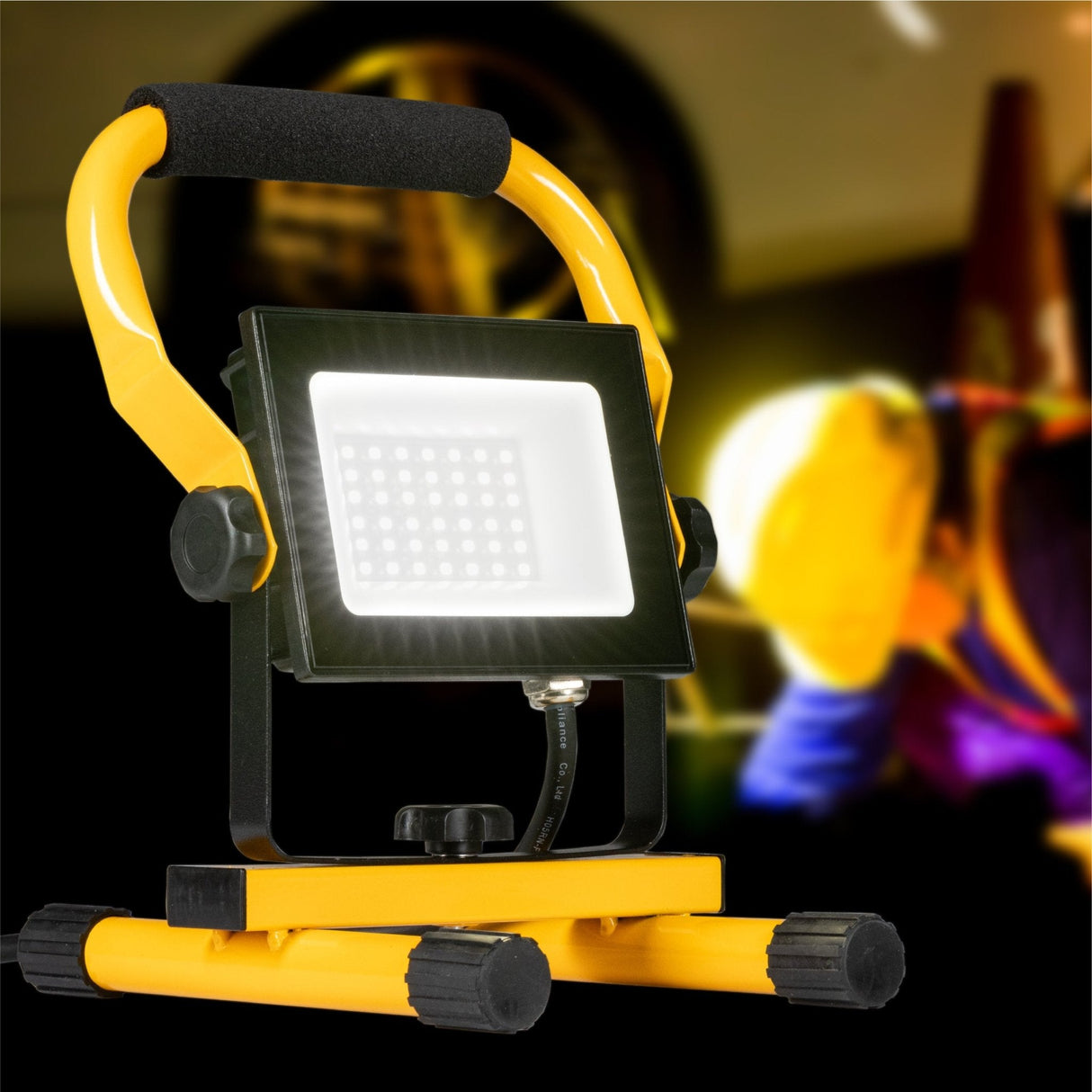 LED 30W Bouwlamp 3100 - Verstelbare beugel - Waterdicht (IP65) - Zwart geel - koelwit 4000K