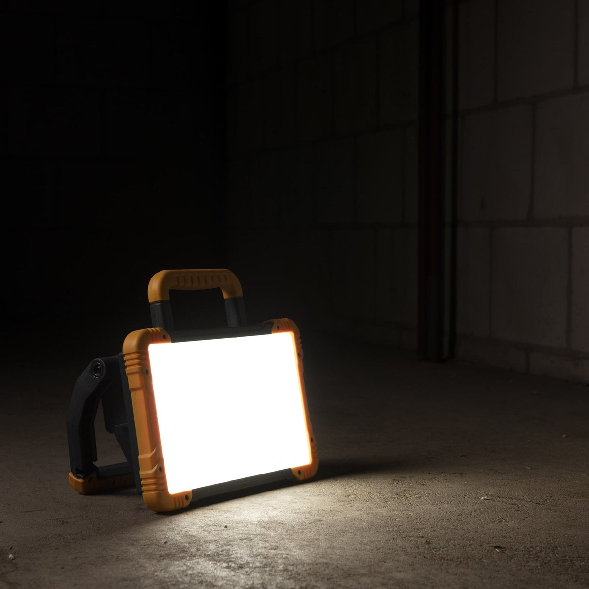 Accu Werklamp 1500 lumen - Hybride Oplaadbaar - Koelwit 5000K - Dimbaar - IP54 - USB