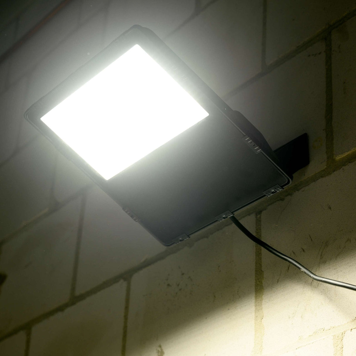LED Schijnwerper 100W Koelwit - 16000 lumen - IP66 waterdicht - Zwart