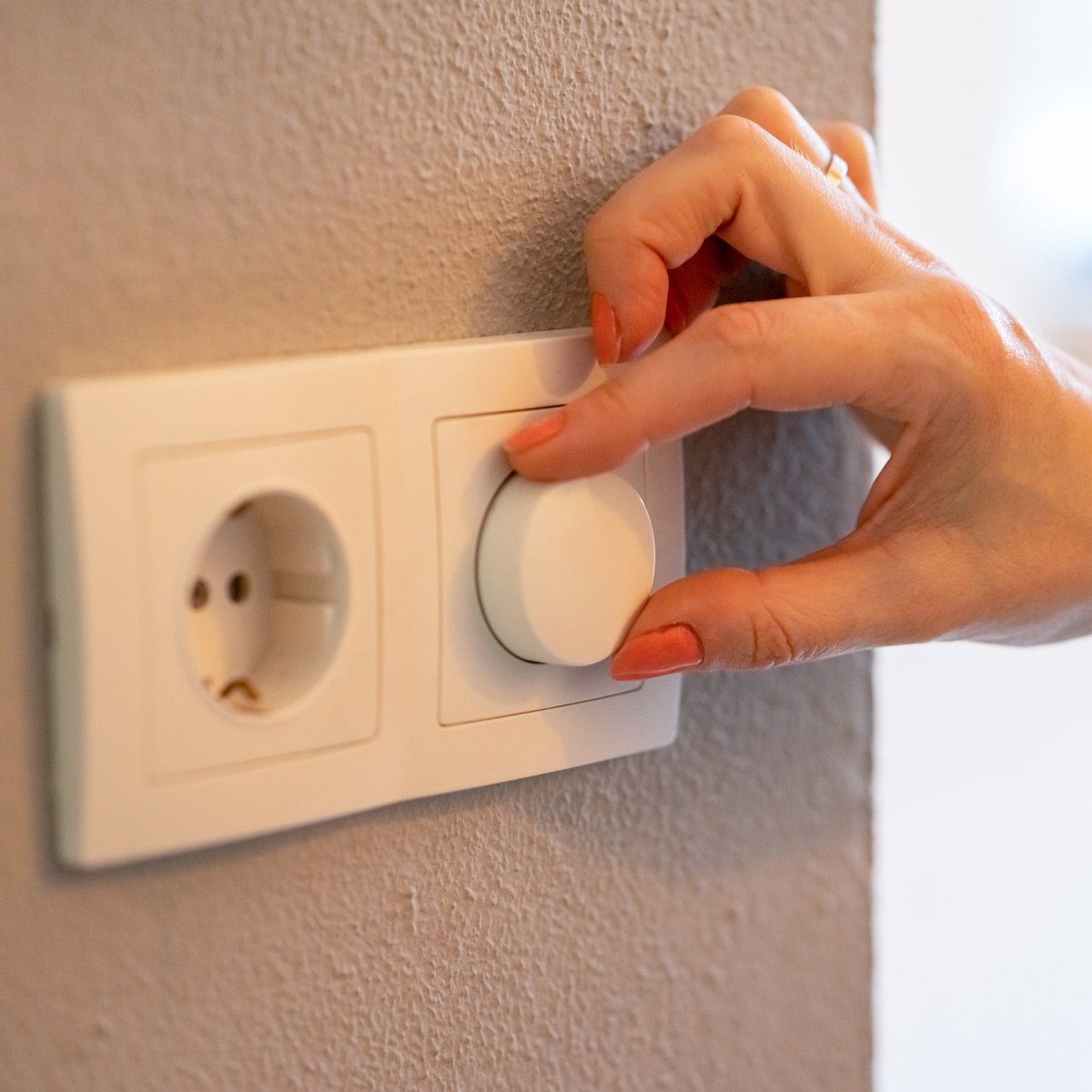 LED Dimmer Universeel Zwart - 3-250W - Fase Aansnijding en Afsnijding - Compleet met Afdekraam