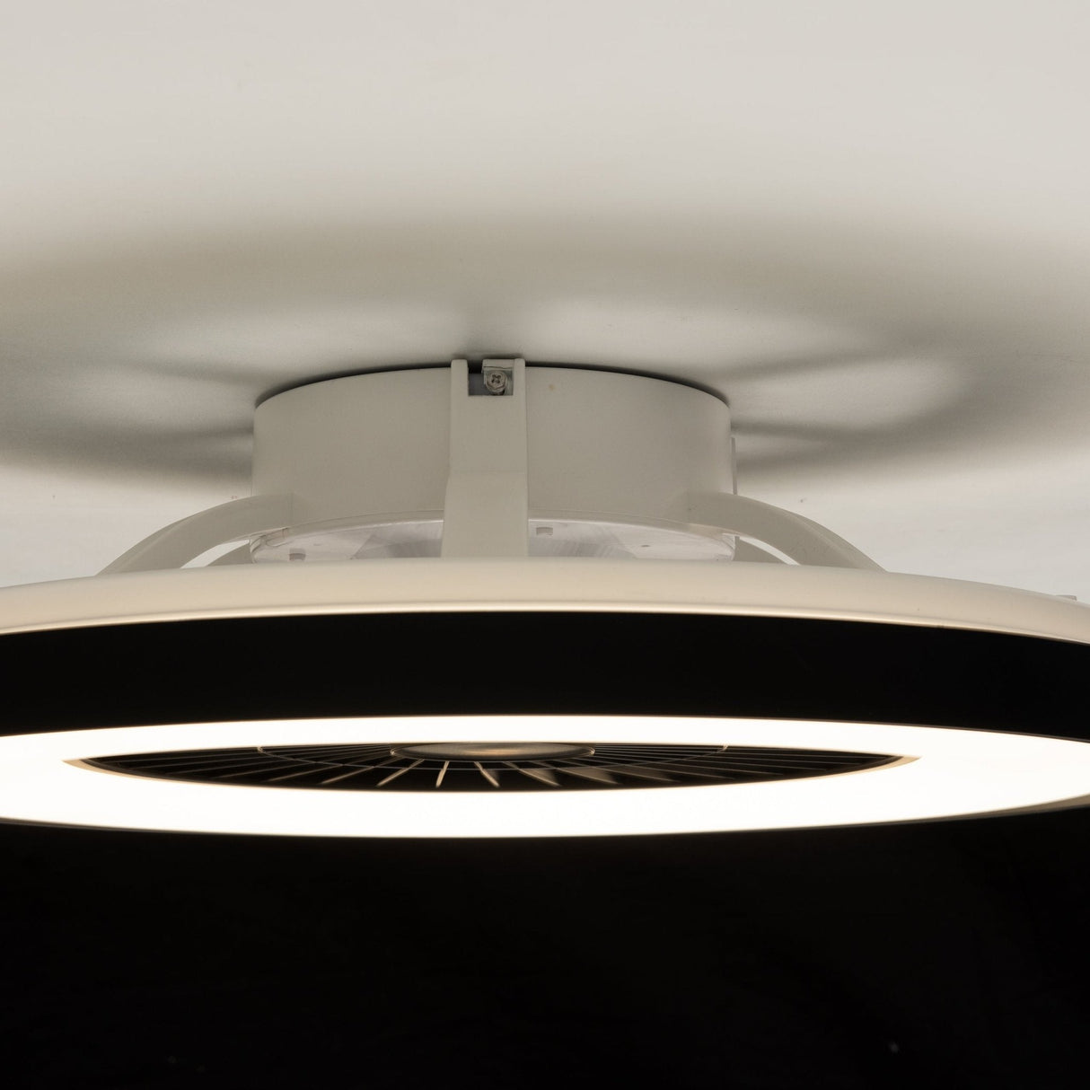 LED plafondventilator premium 4300 lumen - 37W - instelbaar 2000K-4000K - afstandsbediening - Lumileds - 60cm - zwart/wit