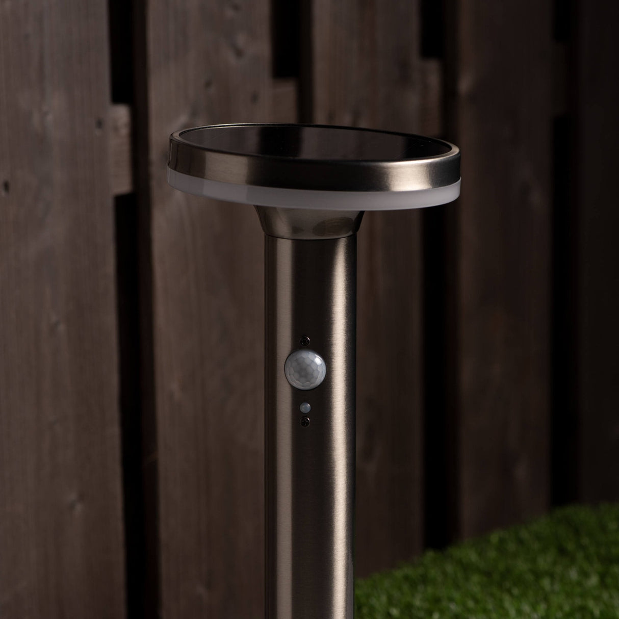 LED Solar Lantaarnpaal - 600 lumen - Warmwit 2700K - Bewegingssensor - 3 Standen - IP44 - RVS Zilver