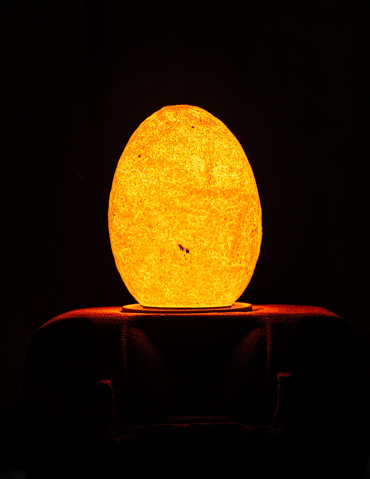 Special edition LED lamp in de vorm van een ei, warm oranje licht, modern design