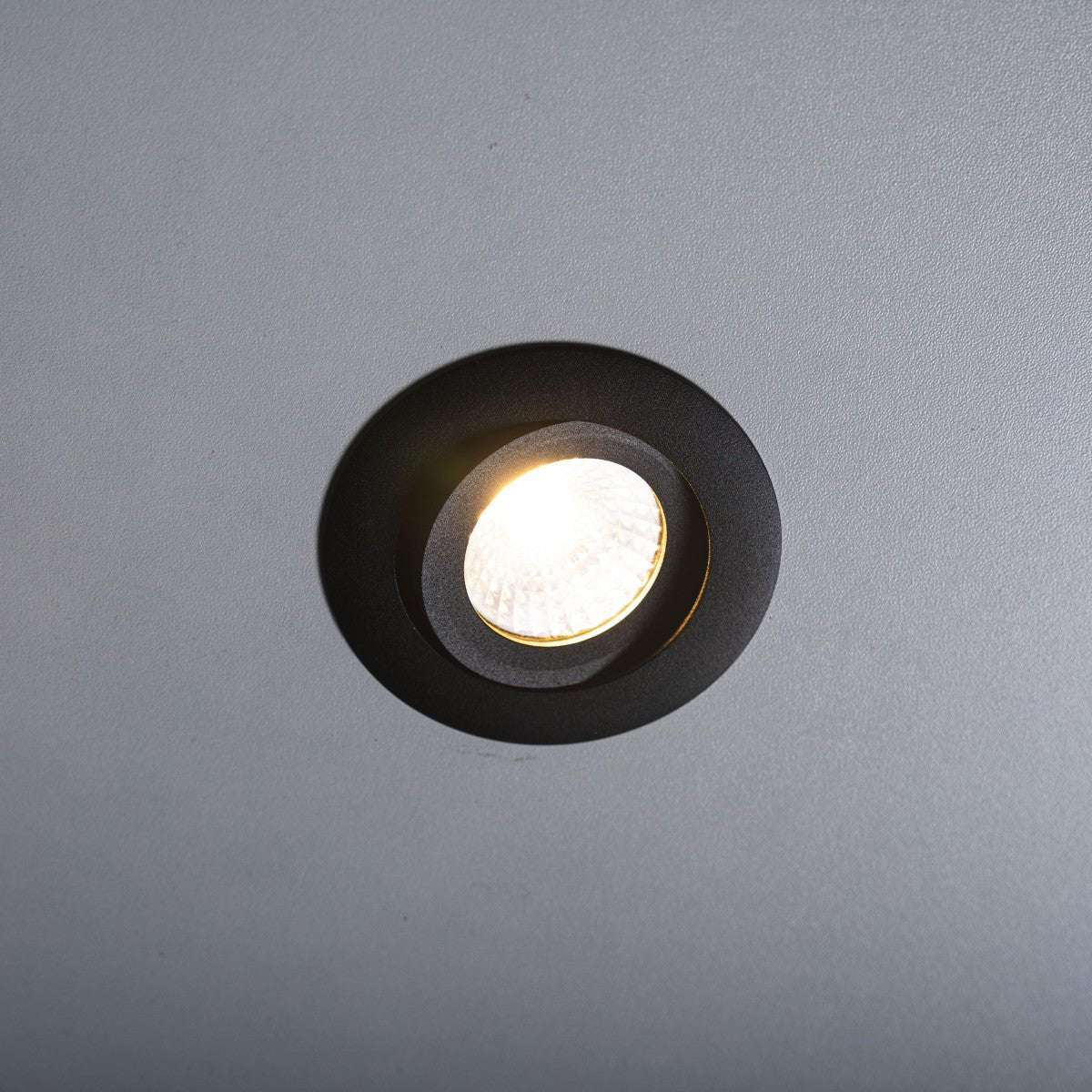 Spot LED encastrable 350 lumens - 5,5W - DimToWarm 2700-2000K - Ø68mm - Orientable - Variable - CRI95 - IP44 - 3 pièces