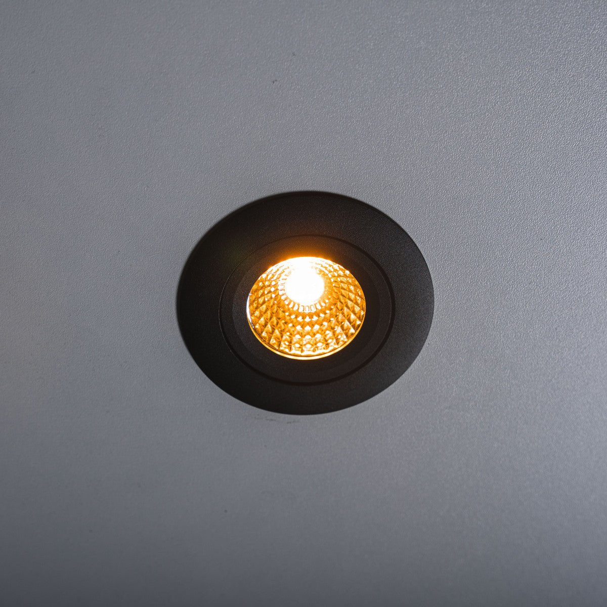 Spot LED encastrable 350 lumens - 5,5W - DimToWarm 2700-2000K - Ø68mm - Orientable - Variable - CRI95 - IP44 - 3 pièces