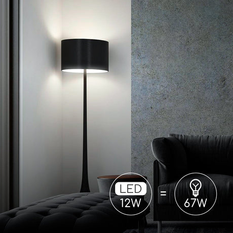 Aigostar R80 ampoule miroir blanc lumière du jour dans un salon moderne avec un lampadaire élégant