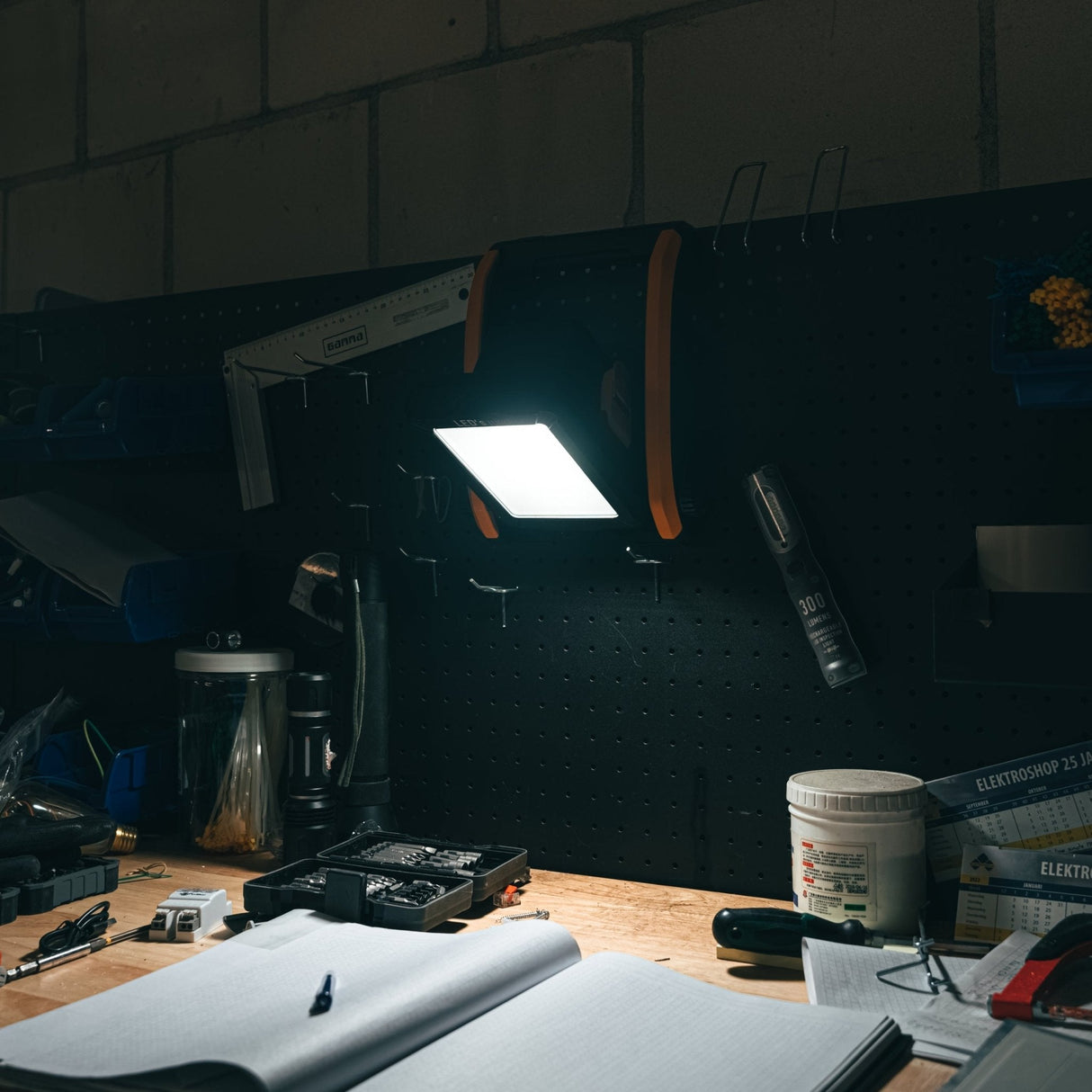 Accu LED Werklamp 2900 Lumen - 18V - Koelwit - Dimbaar - IP54 - Bosch Dewalt Makita Milwaukee Metabo