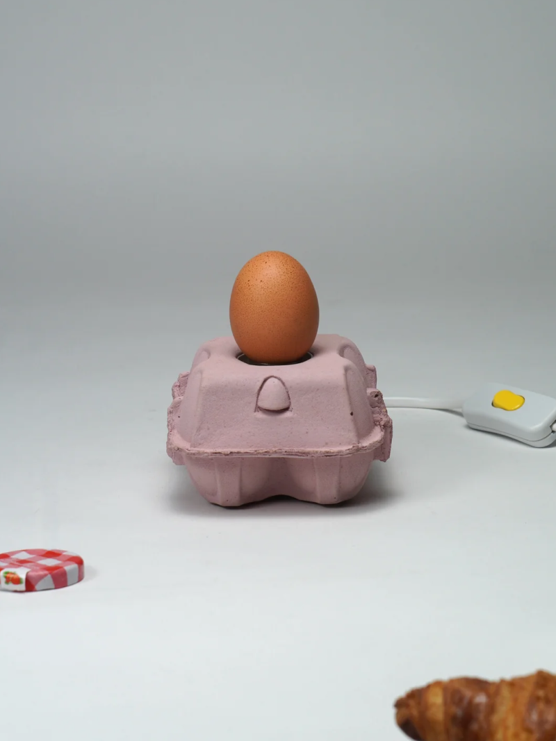 EggboxLAMP Rosé avec un œuf, design compact et allure moderne pour un éclairage d’ambiance