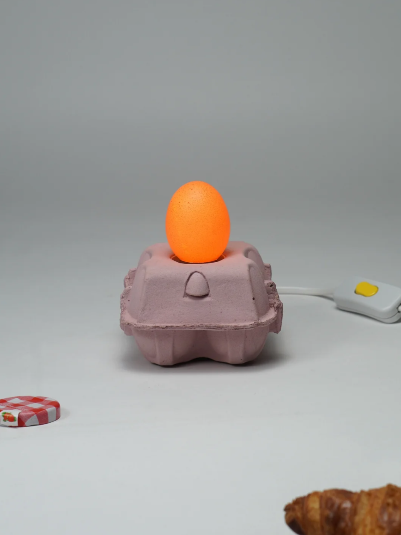 EggboxLAMP Rosé avec un œuf lumineux, lampe décorative dans une boîte à œufs rose