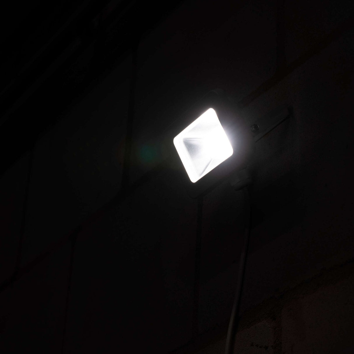 Projecteur LED blanc froid 4000K - 10W 1100 lumens - IP65 étanche - blanc