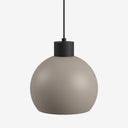 Suspension LED sphérique dans une couleur neutre, à l’aspect moderne, pour un éclairage d’ambiance