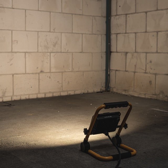 Projecteur de chantier LED's Work 5500 - Pliable et inclinable - Cordon de 3 mètres - IP65 - 30W