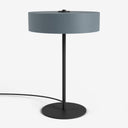 Studio Monton tafellamp met ronde grijze kap en zwart metalen voet voor moderne interieurs