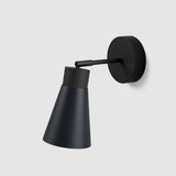 Studio Monton moderne wandlamp met verstelbare schaduw in matzwart en donkerblauw voor stijlvolle verlichting