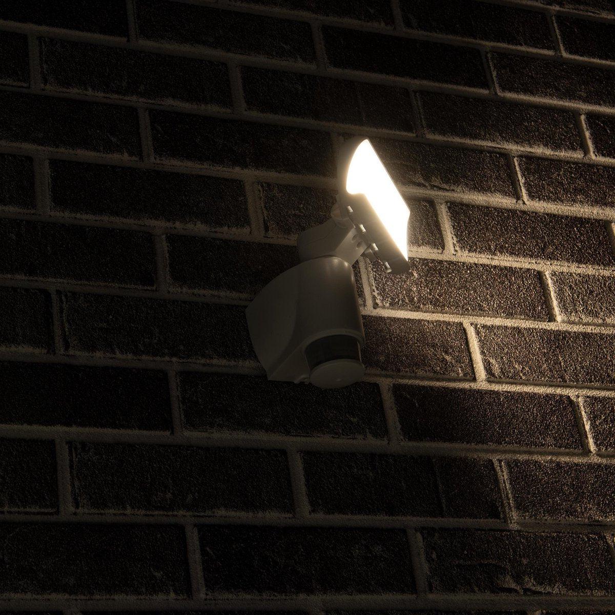 LED wandlamp 1100 lumen - 18W - koelwit 4000K - bewegingssensor body-tracking - IP44 - wit
