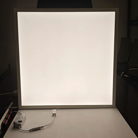 Panneau LED 60x60 cm 4000 lm 4000 K IP20 avec câble de raccordement pour l’éclairage intérieur