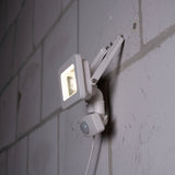 LED schijnwerper 1100 lumen - 10W - koelwit 4000K - bewegingssensor - daglichtsensor - IP44 waterdicht - wit - 230V