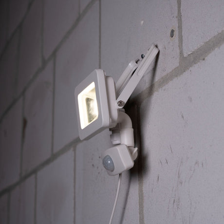 LED schijnwerper 1100 lumen - 10W - koelwit 4000K - bewegingssensor - daglichtsensor - IP44 waterdicht - wit - 230V