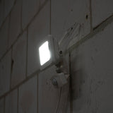 LED schijnwerper 1100 lumen - 10W - koelwit 4000K - bewegingssensor - daglichtsensor - IP44 waterdicht - wit - 230V