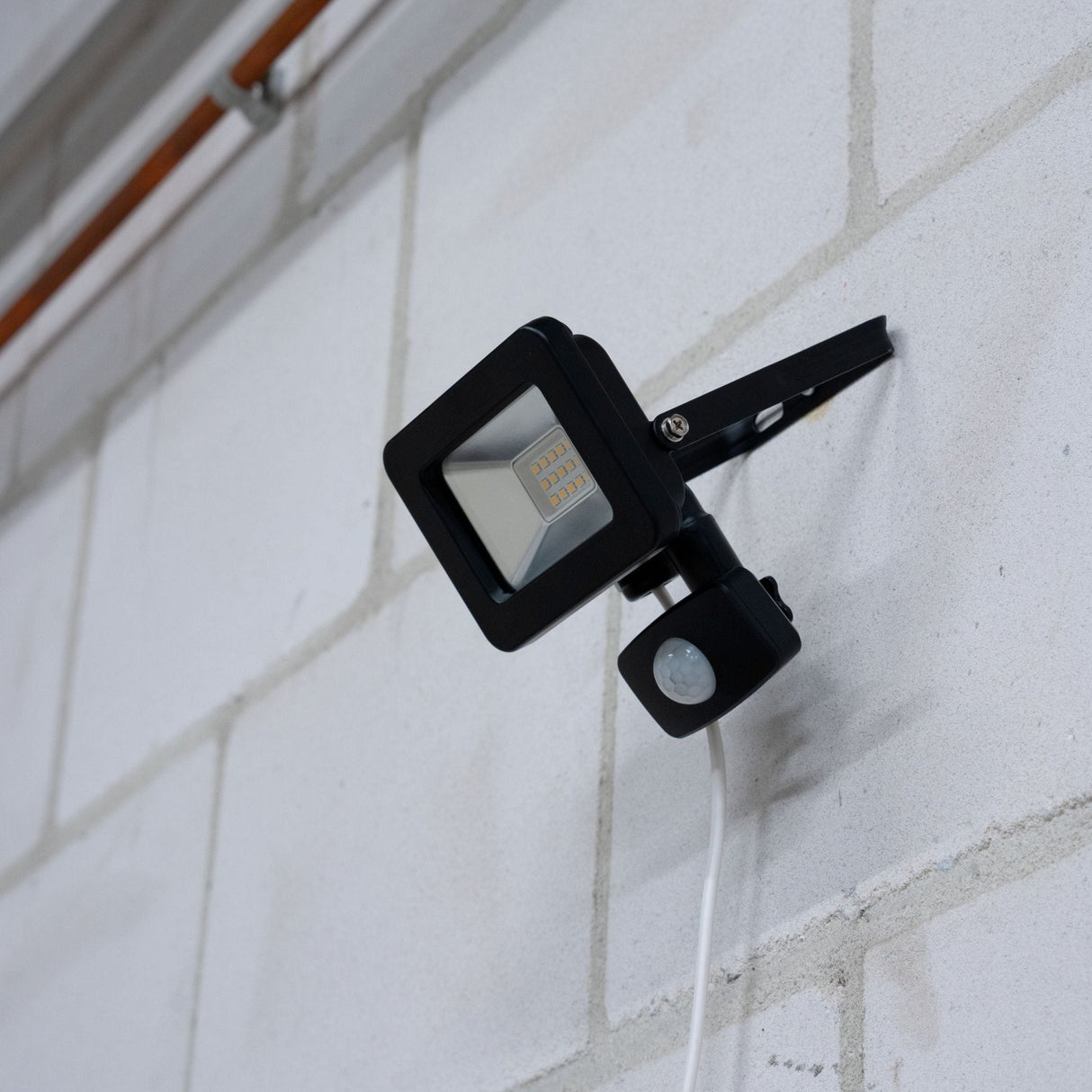 Projecteur LED blanc froid 4000 K avec détecteur de mouvement - 10 W 1100 lumens - IP44