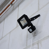 Projecteur LED blanc froid 4000 K avec détecteur de mouvement - 10 W 1100 lumens - IP44