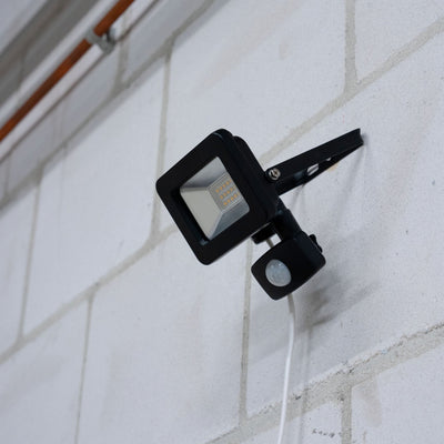 LED schijnwerper koelwit 4000K met bewegingssensor - 10W 1100 lumen - IP44