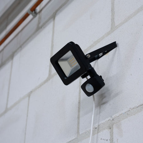 Projecteur LED blanc froid 4000 K avec détecteur de mouvement - 10 W 1100 lumens - IP44