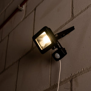 LED schijnwerper koelwit 4000K met bewegingssensor - 10W 1100 lumen - IP44