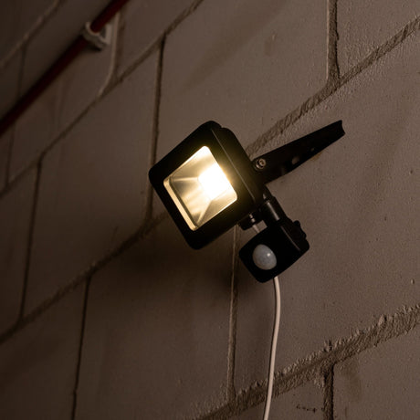 LED schijnwerper koelwit 4000K met bewegingssensor - 10W 1100 lumen - IP44