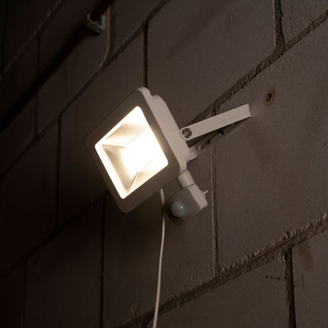 LED schijnwerper met bewegings- en daglichtsensor - 30W 3300 lumen - IP44 - wit