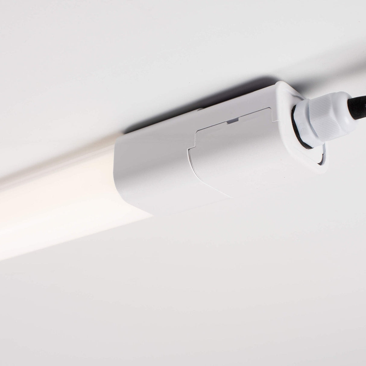 LED TL Armatuur 2420 lumen - 21W - Koelwit 4000K - 120cm - IP65 Waterdicht - IK06 - 2 stuks
