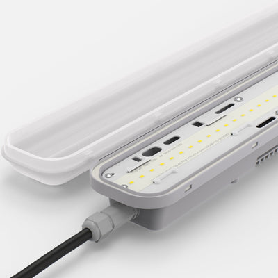 LED tri-proof armatuur 1200mm 36W - geopend armatuur met LED-module en kabelwartel