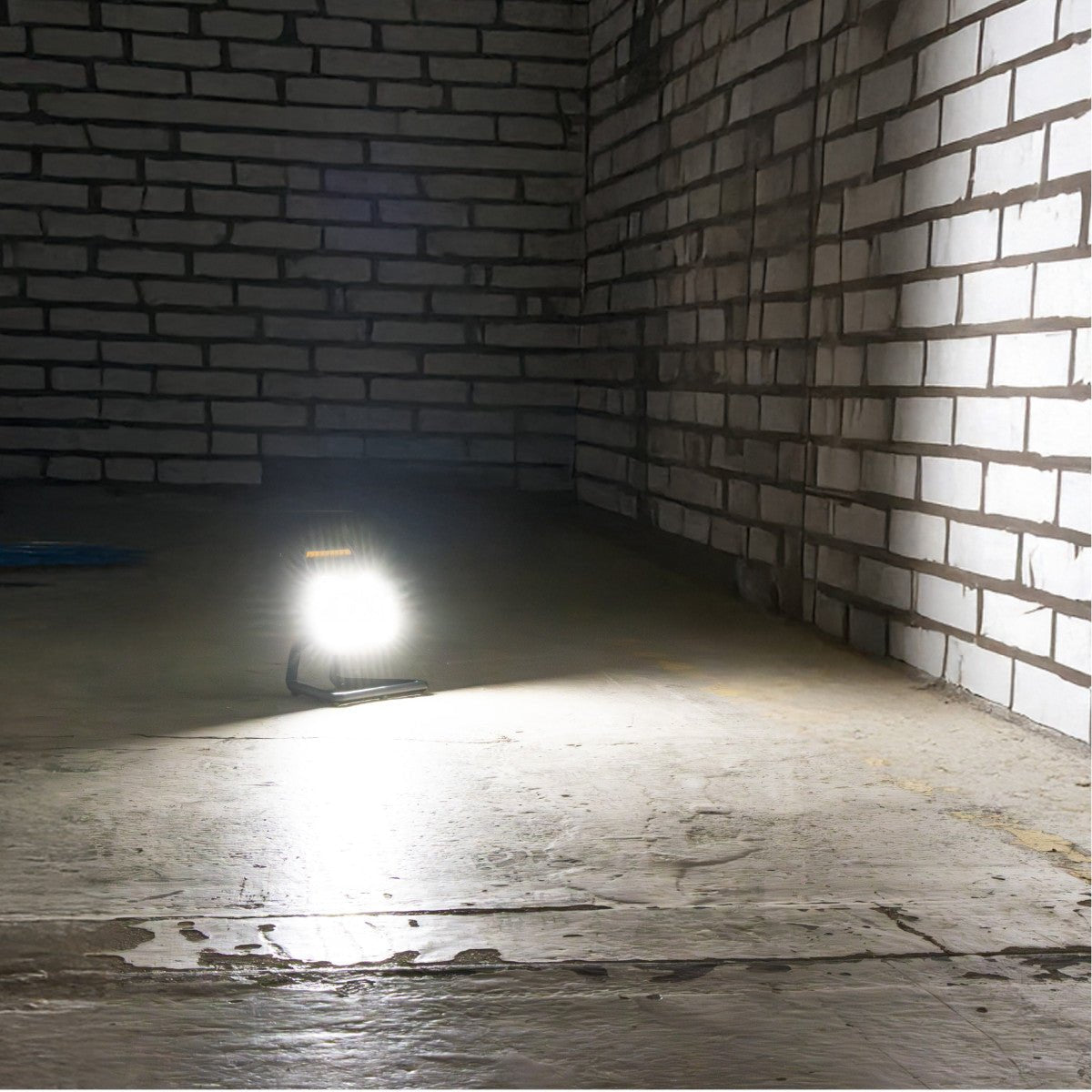 LED's Work 20W LED Bouwlamp oplaadbaar 2000 - Werkt draadloos op accu - Stof- en waterdicht - koelwit 4000K