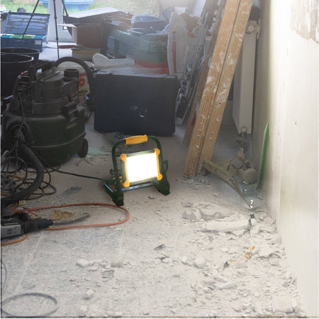 Lampe de travail LED 3900 lumens - 30W - Blanc froid 4000K - Pliable - IP65 - IK08 - Câble de 3m
