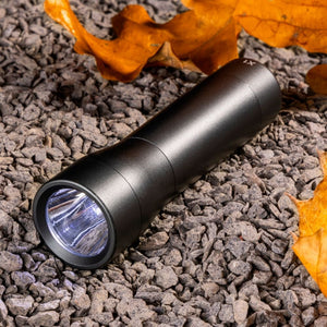 Lampe torche LED LED's Work à piles (3x AAA) - 120 lumens - Résistante aux projections d'eau IPX4 - Variable sur 3 niveaux