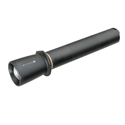 Lampe torche LED LED's Work à piles (6x AAA) - 900 lumens - Résistante aux projections d'eau IPX4 - Variable sur 3 niveaux
