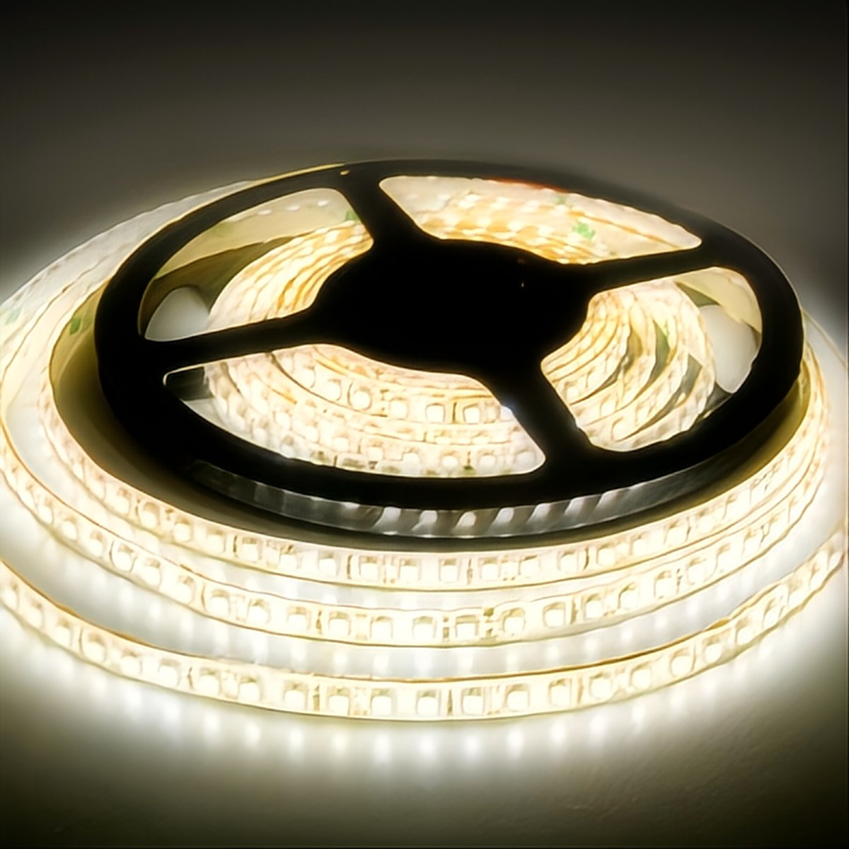 LED strip aan, warmwit 3000K