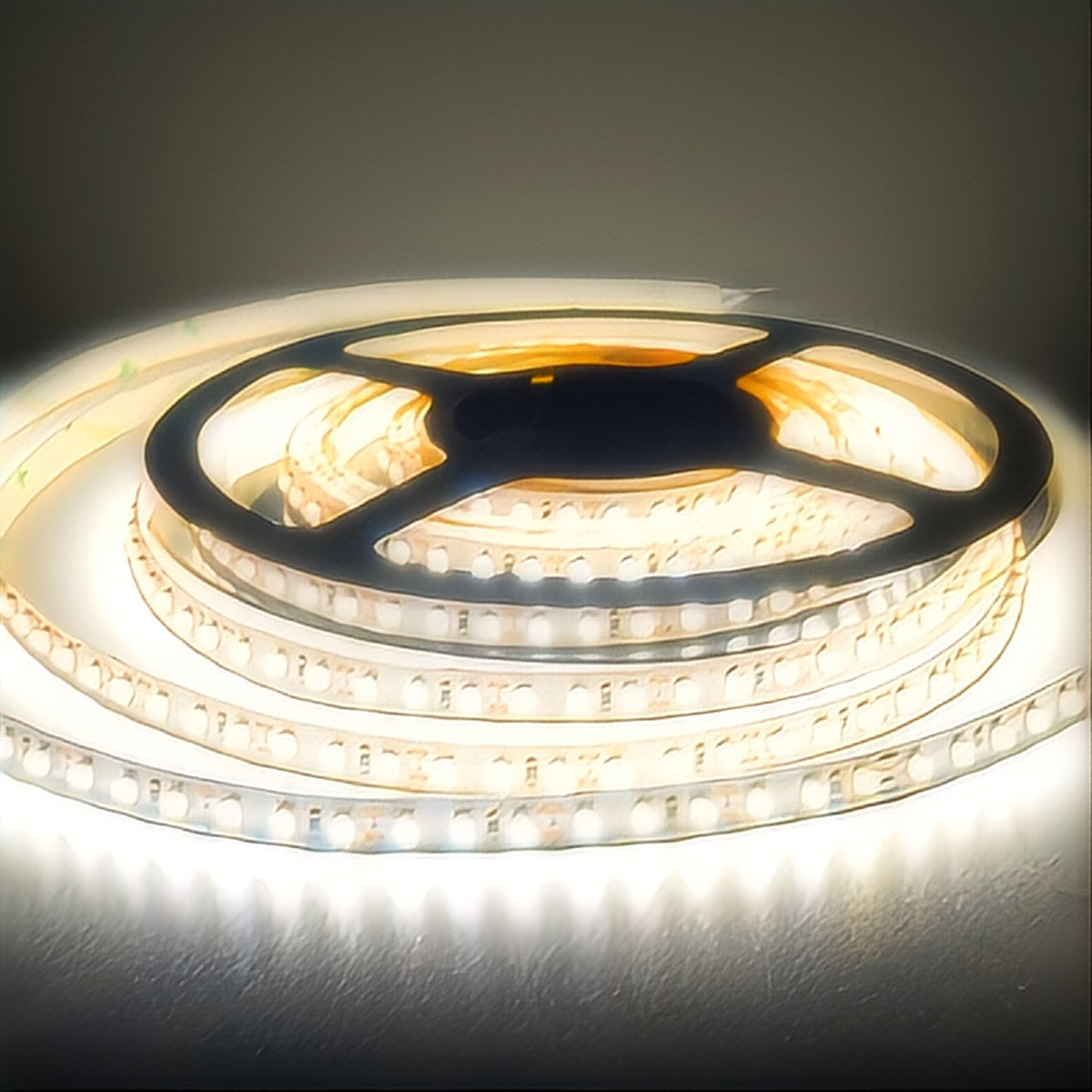 LED strip aan, koelwit 4000K