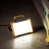 Projecteur de travail LED 3200 lumens - 30W - Blanc froid 5000K - Prise électrique - IP54 - IK08 - Câble de 5m