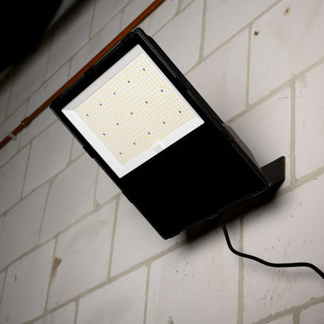 Projecteur LED 32000 lumens - 200W - Blanc froid 4000K - IP66 étanche - IK07 résistant aux chocs