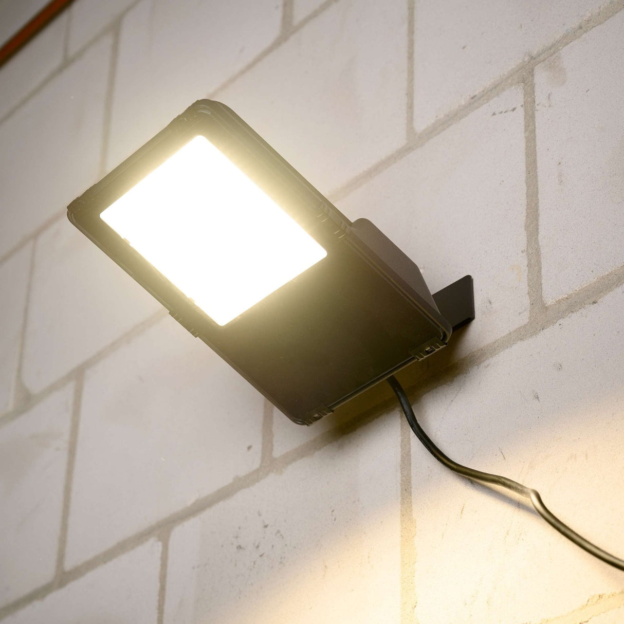 LED Schijnwerper 50W PRO - 7750 lumen - Koelwit 4000K - IP66 IK08 - Kantelbaar - Zwart