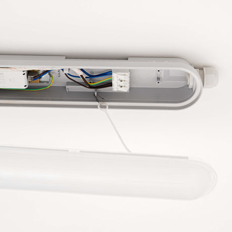 Réglette LED PremiumPro 60 cm – 2880 lumens – étanche IP65 – 40.000 heures de fonctionnement