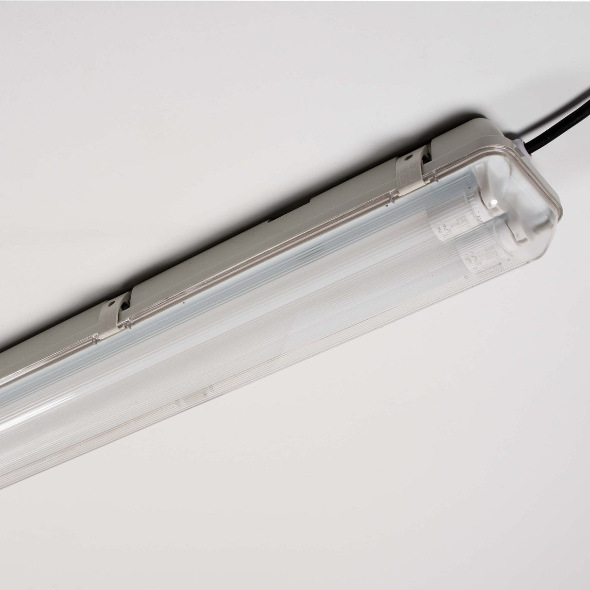 LED TL-Armatuur met Sensor IP65 4200 Lumen - 28W - 4000K Koelwit - 120cm - Bewegingssensor en Daglichtsensor