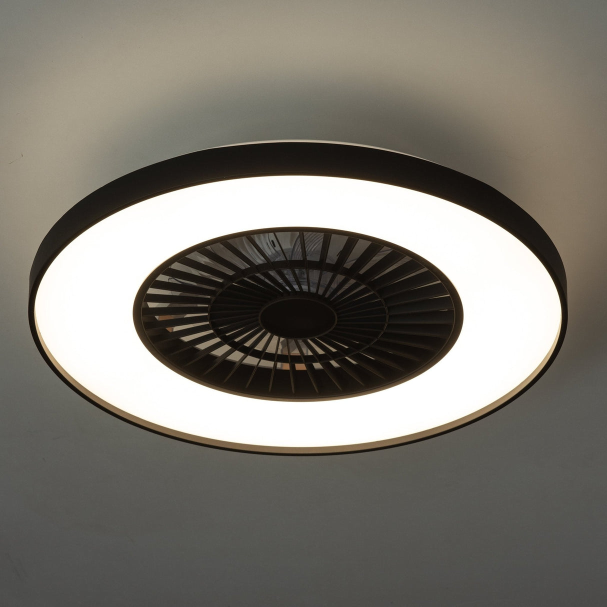 LED plafondventilator premium 4300 lumen - 37W - instelbaar 2000K-4000K - afstandsbediening - Lumileds - 60cm - zwart/wit