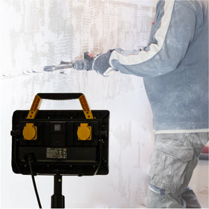 Lampe de travail LED 5000 lumens - 45W - Blanc froid 4000K - 2 prises de courant - Étanche IP54