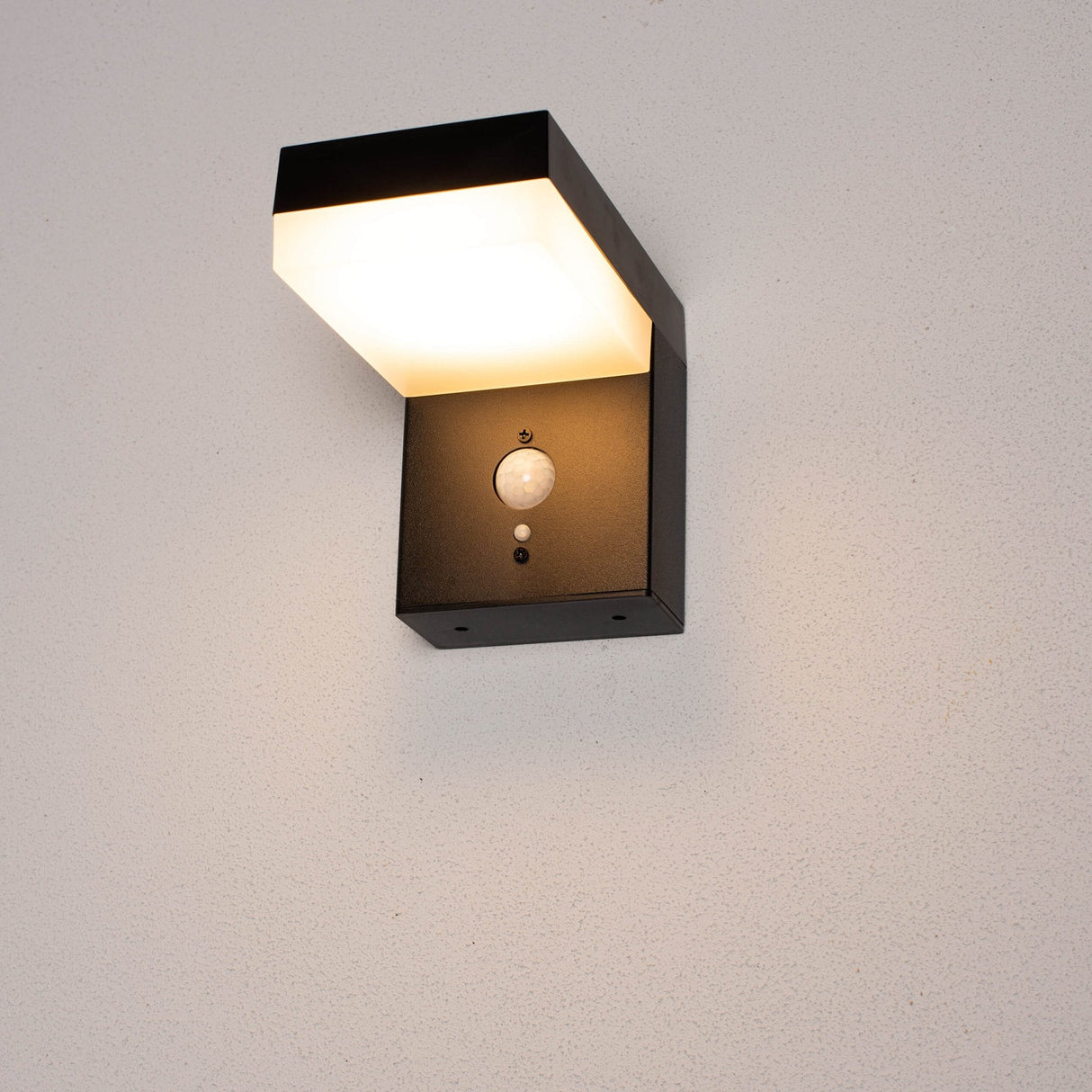 LED Solar Wandlamp 600 lumen - Warmwit 2700K - Bewegingssensor - IP44 - RVS - Vierkant - Zwart