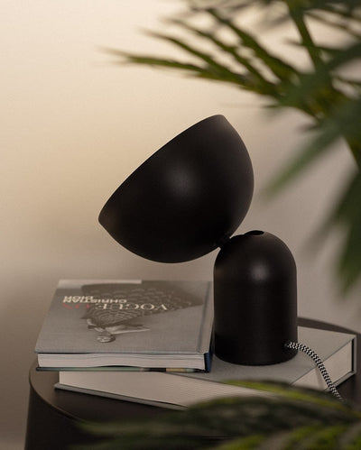 Lampe de table industrielle | design moderne | extérieur noir - intérieur blanc | 23 cm x 16 cm - LEDPLANET.NL